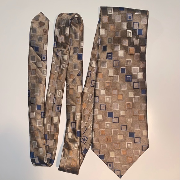 STAFFORD Men’s Necktie Tan/Cream/Blue with Geometric Design Imported 100% Silk. - Picture 4 of 4